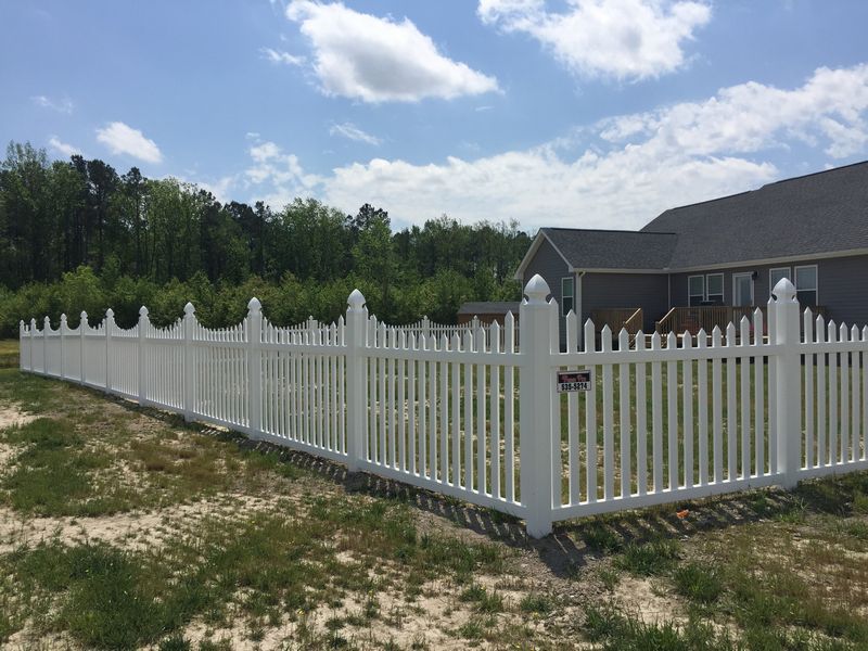 4 ft. Scalloped Picket Fence